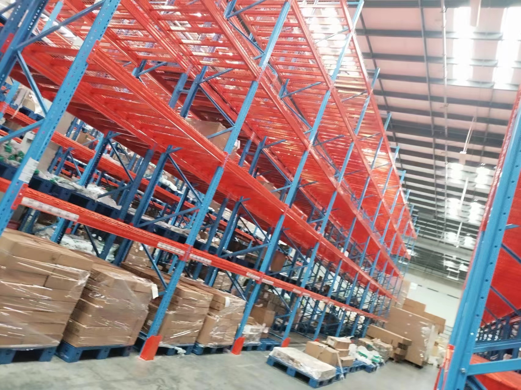 橫梁式貨架 :高效倉儲的 “空間魔法師”