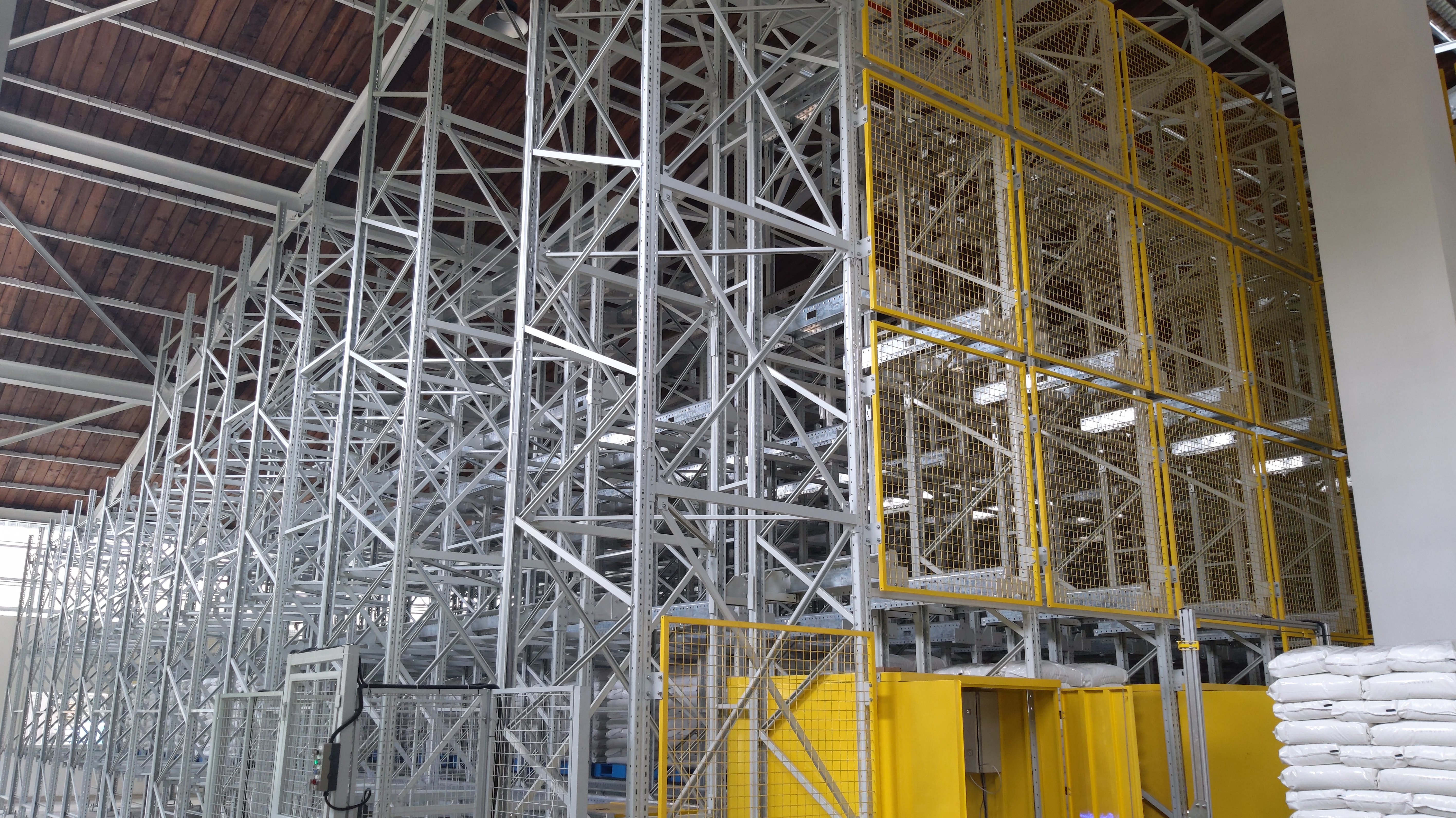 智能倉庫如何實(shí)現(xiàn)智能化管理?